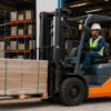 Forklift di area gudang untuk pemeriksaan safety sebelum operasional